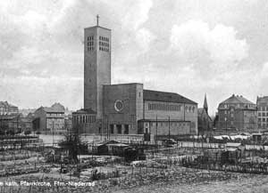 1932/33 Bau der neuen katholischen Kirche.